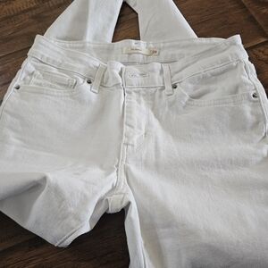 White Levi Jeans Sz 28